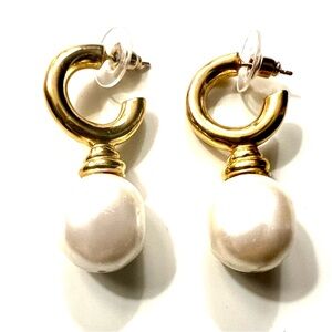 Vintage 90s Elegant Gold and Pearl Hoop Earrings